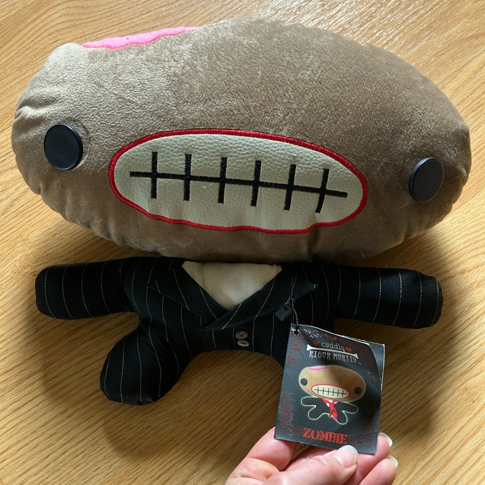 Hot Topic Black and Brown Decor Accents